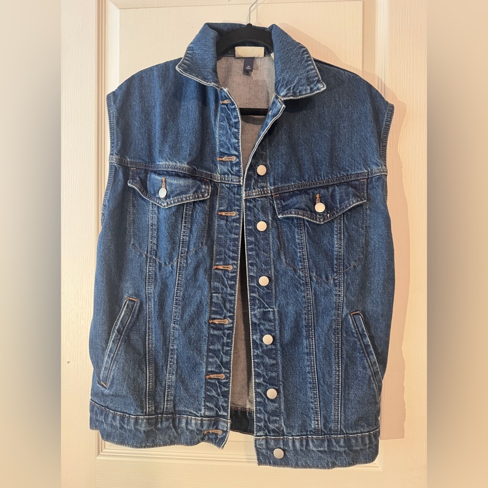 Universal Thread Oversized Denim Vest Size XS - Dark Denim- Fabulous layer piece